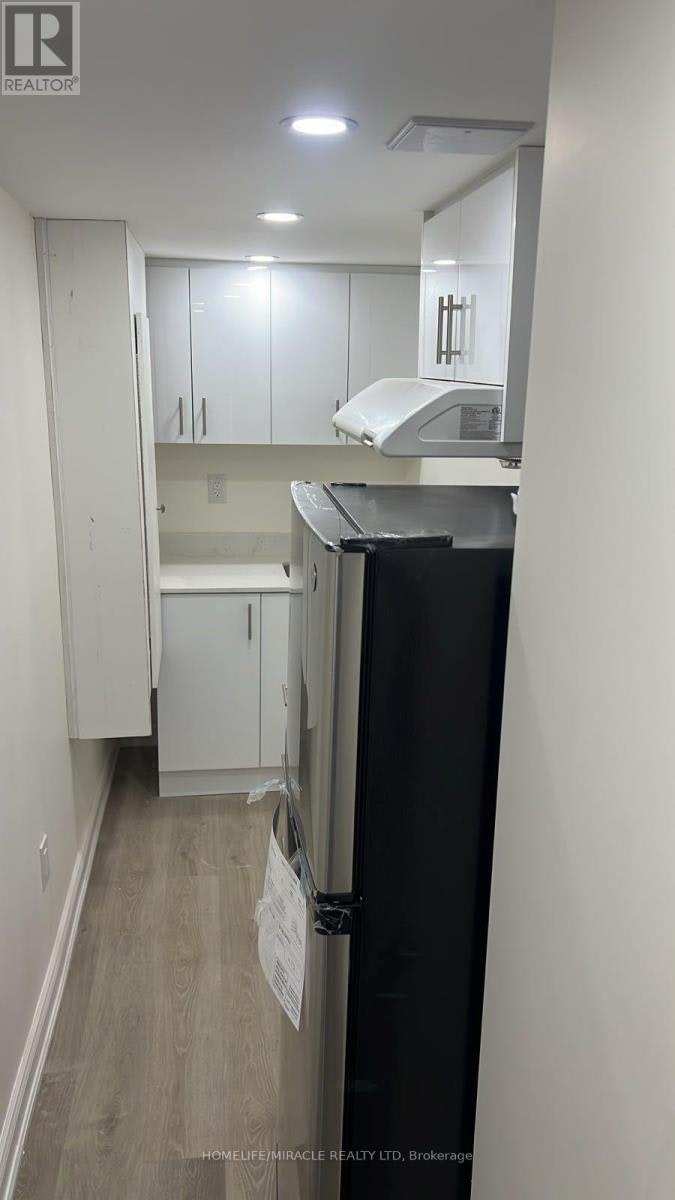 5911 Saigon Street, Mississauga, ON, L5V 0E9 - 11