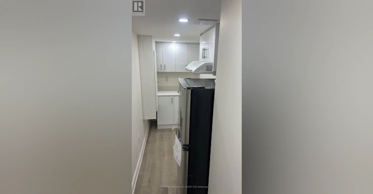 5911 Saigon Street, Mississauga, ON, L5V 0E9 - 11
