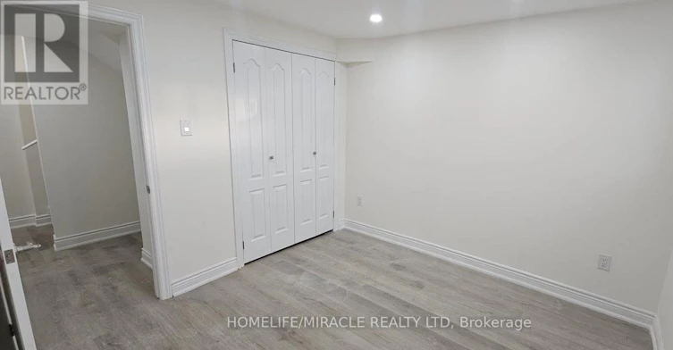 5911 Saigon Street, Mississauga, ON, L5V 0E9 - 7