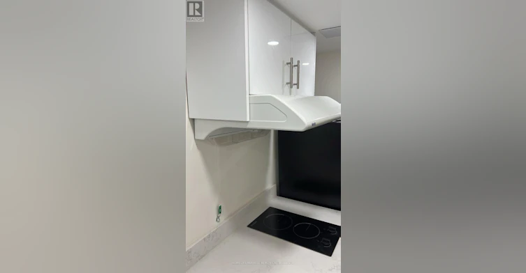 5911 Saigon Street, Mississauga, ON, L5V 0E9 - 10