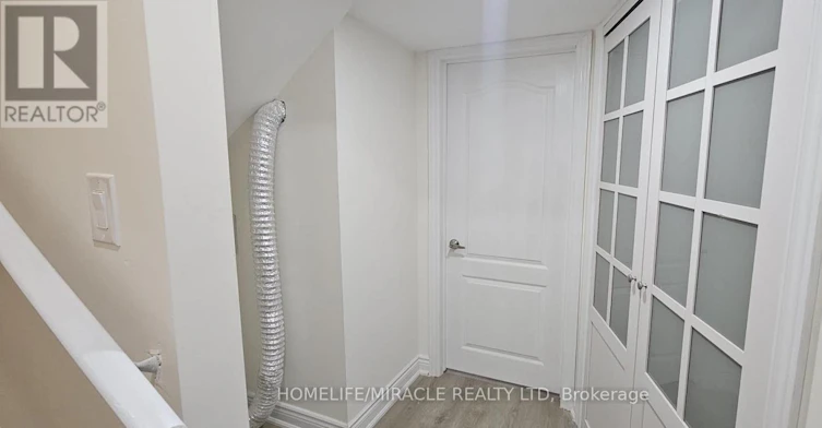 5911 Saigon Street, Mississauga, ON, L5V 0E9 - 5