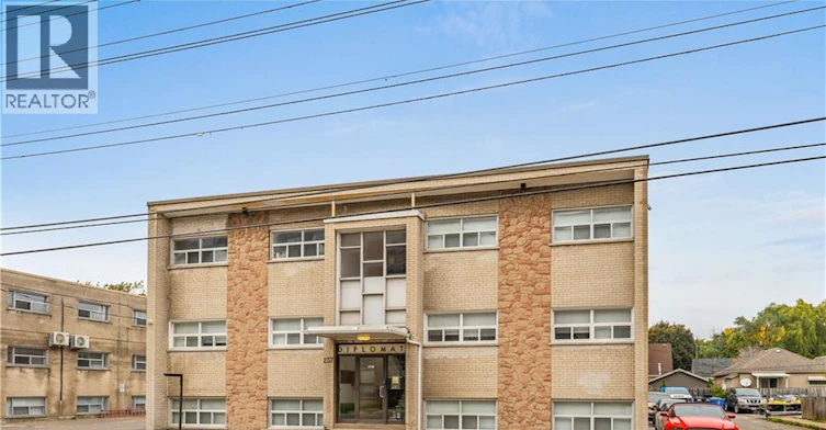 16-237 Mohawk Road E, Hamilton, ON, L9A 2H5