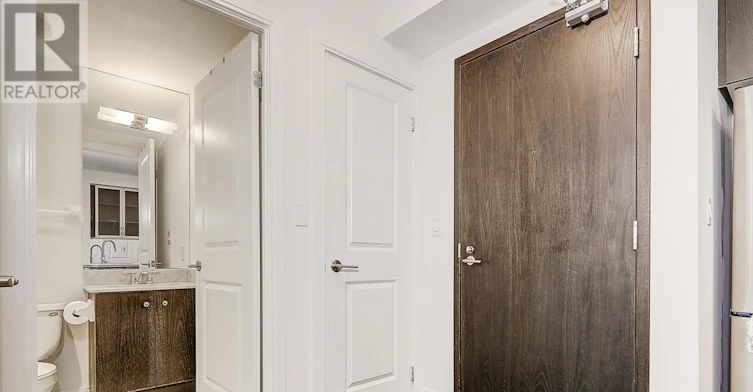 704-18 Yorkville Avenue, Toronto, ON, M4W 1L4