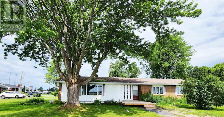 38 Elizabeth Drive, Iroquois, ON, K0E 1K0 - 3