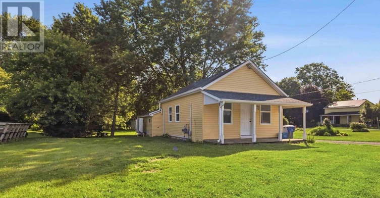 34 Broadway Street, Newbury, ON, N0L 1Z0
