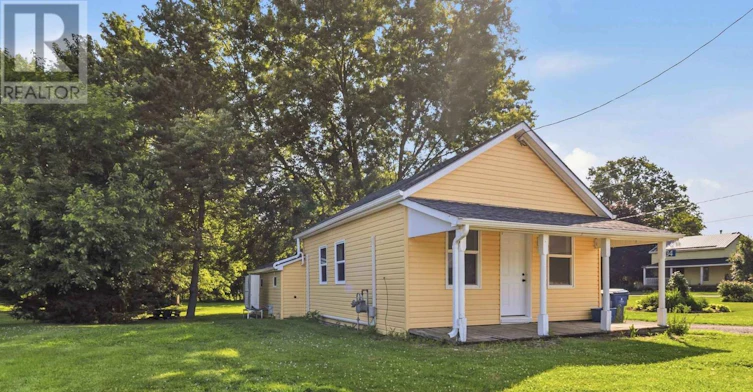 34 Broadway Street, Newbury, ON, N0L 1Z0 - 2