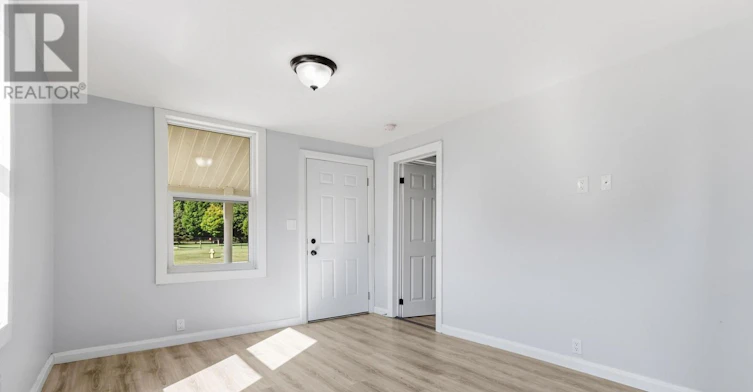 34 Broadway Street, Newbury, ON, N0L 1Z0 - 8