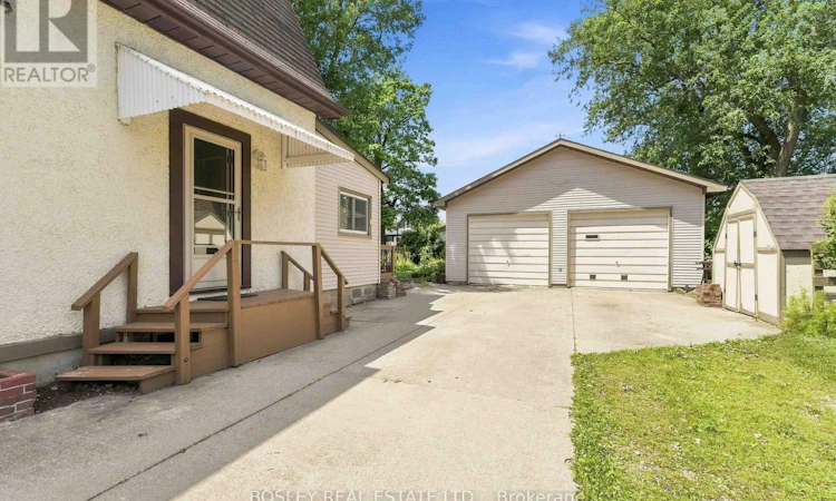 99 Welland Street N