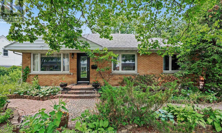2076 Niagara Drive