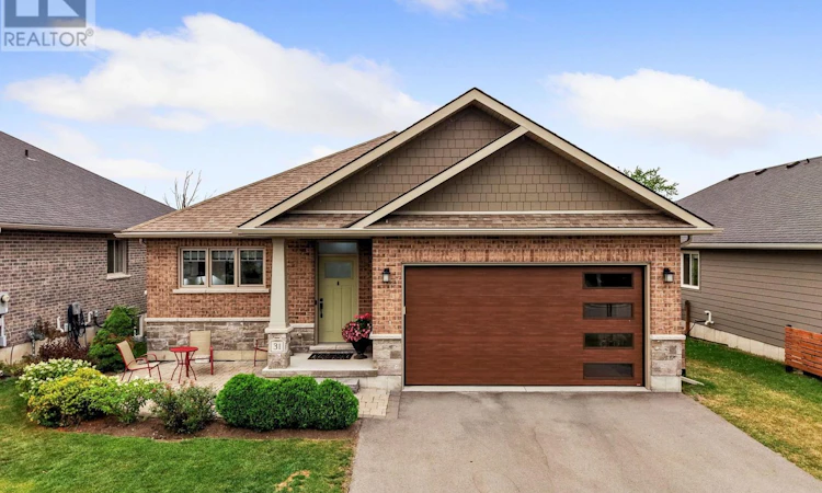 31 Mercedes Drive