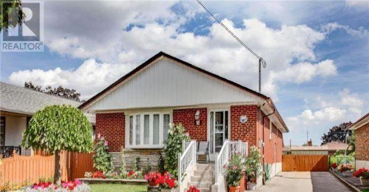 21 Ivanhoe Court, Toronto, ON, M1R 3G8