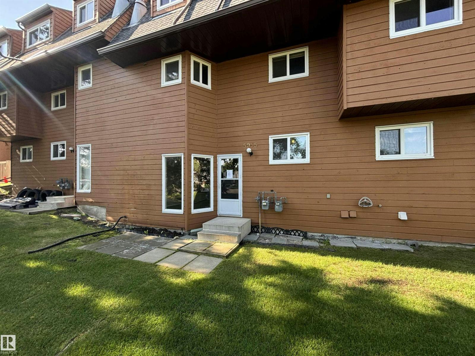 5955 40 Avenue NW, Edmonton, AB, T6L 3P6