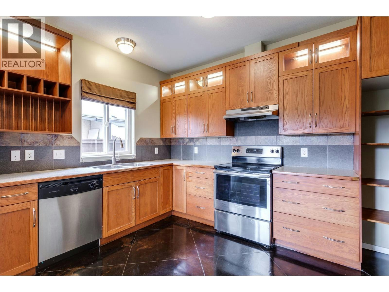 860 Glenwood Avenue, Kelowna, BC, V1Y 5M5