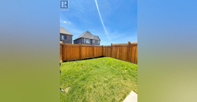 1130 Thompson Drive S, Oshawa, ON, L1L 0V4 - 4
