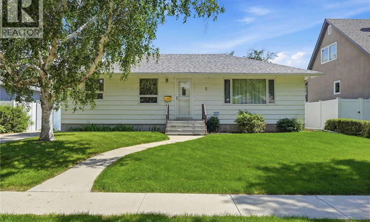 5 Lamont Crescent