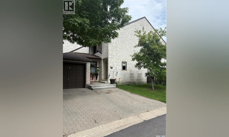 19 Laverendrye Way