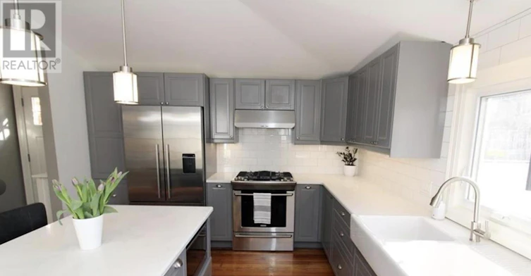MAIN-32 Rodman Street, St. Catharines, ON, L2R 5E1 - 2