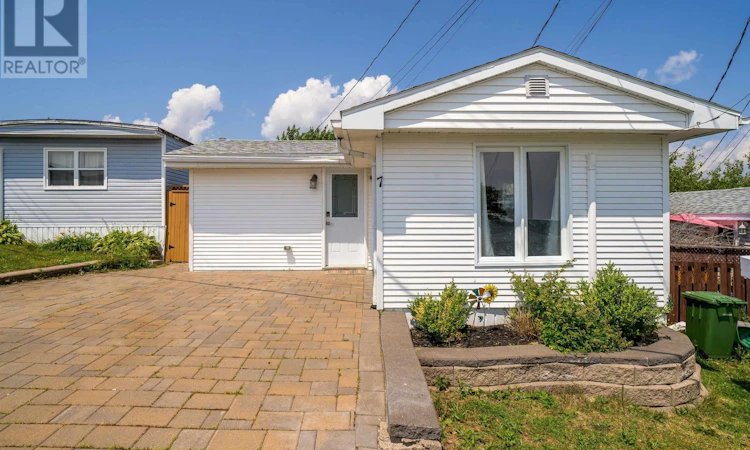 7 Hillside Drive