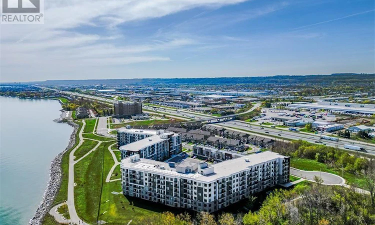 102-125 Shoreview Placeway