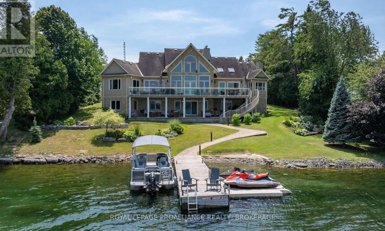 31 Leavis Shores