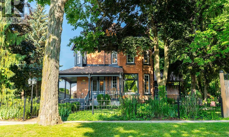 213 Vidal Street South