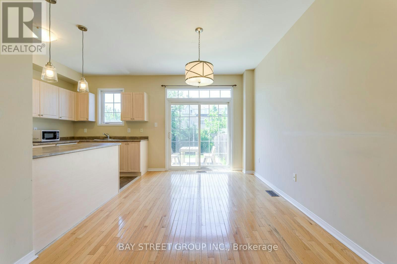 2413 Whistling Springs Crescent, Oakville, ON, L6M 0C3 - 9