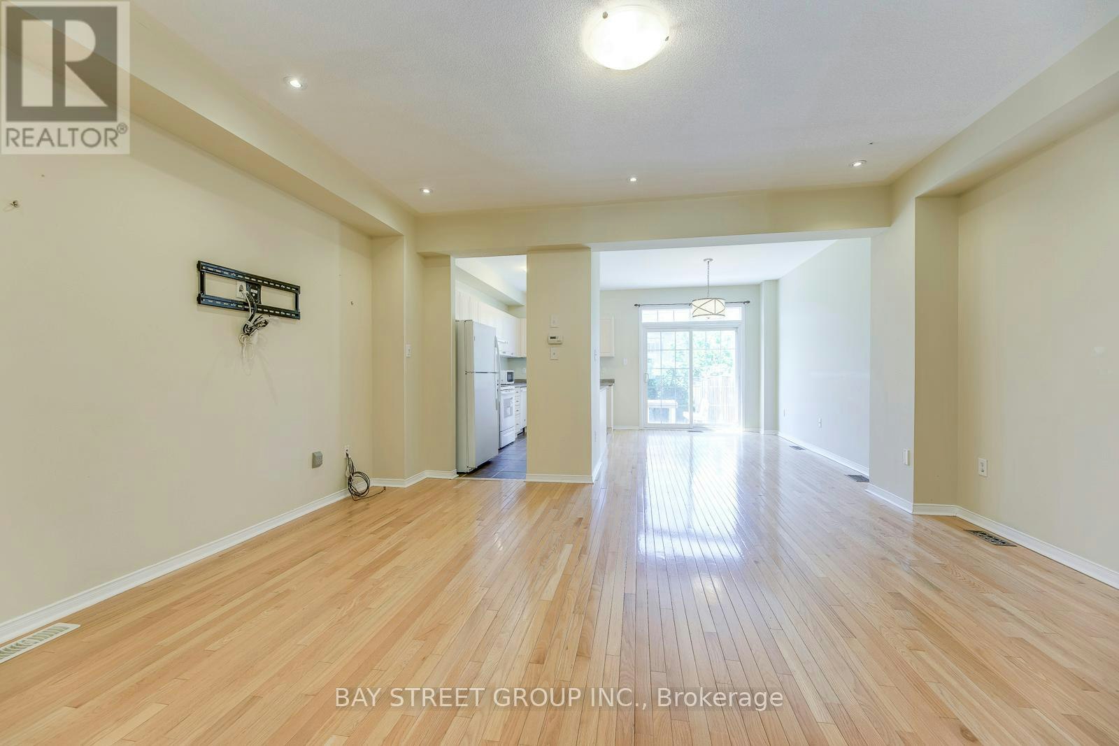 2413 Whistling Springs Crescent, Oakville, ON, L6M 0C3 - 4