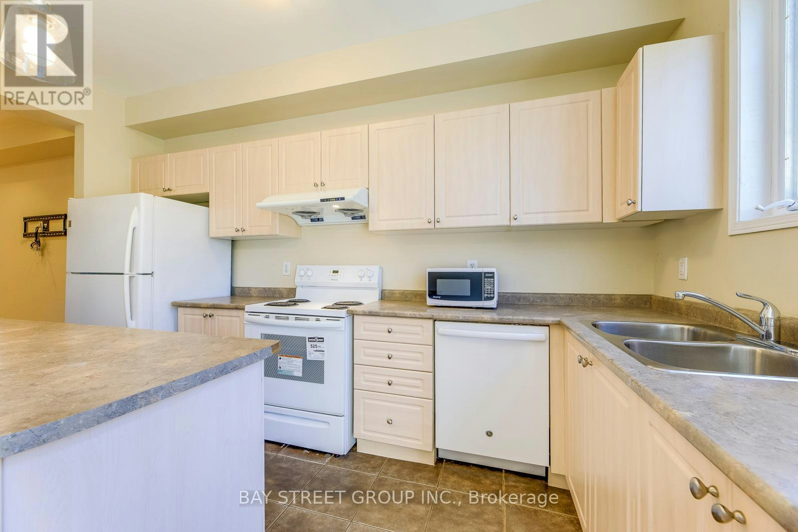 2413 Whistling Springs Crescent, Oakville, ON, L6M 0C3 - 14