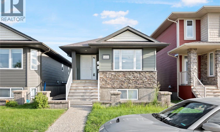 5220 Aerial Crescent