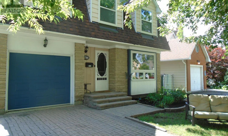 1725 Bonaventure Terrace