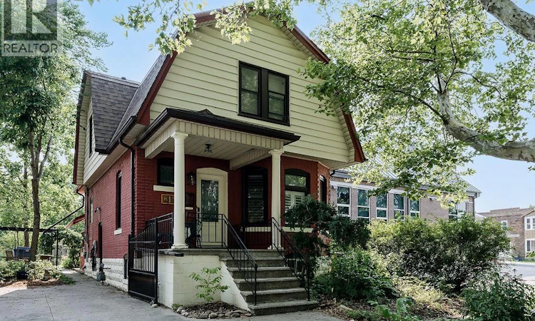 819 Windermere