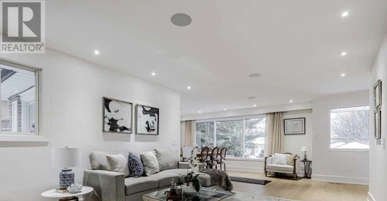 22 Fenelon Drive, Toronto, ON, M3A 3K3 - 2