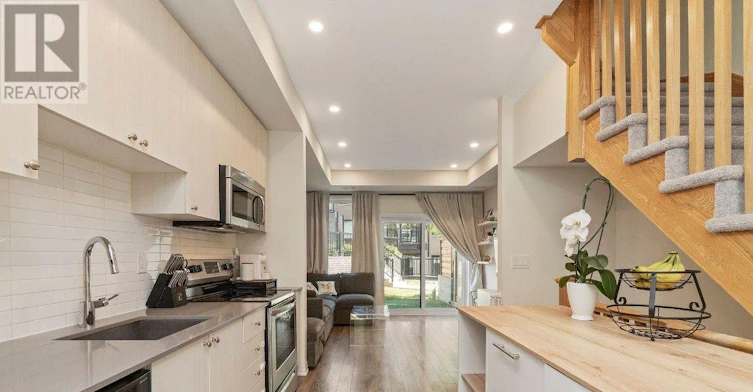 19 Thomas Mulholland Drive, Toronto, ON, M3K 0B5 - 9