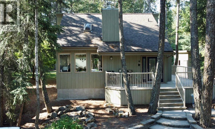 4878 Ridge Crescent