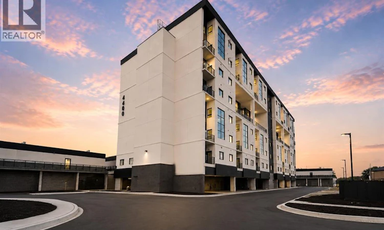 174-4400 Laurier Parkway