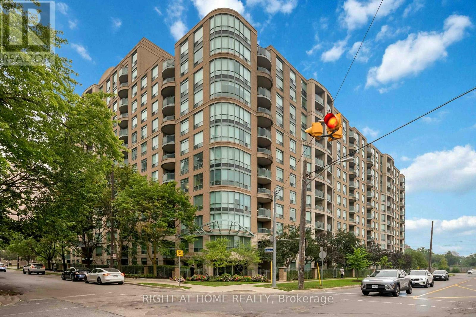 408-8 Pemberton Avenue, Toronto, ON, M2M 4K8