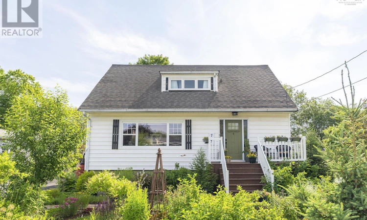 7 Edmond Drive