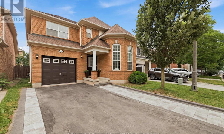 2382 Falkland Crescent