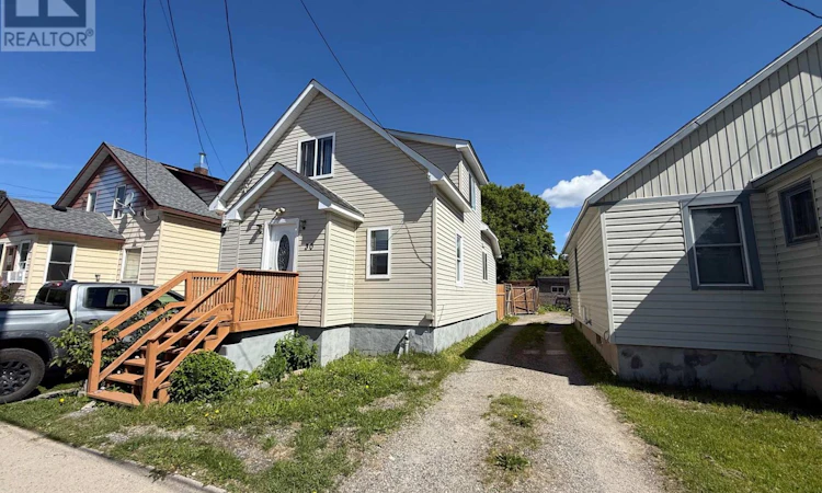 30 Golden Avenue