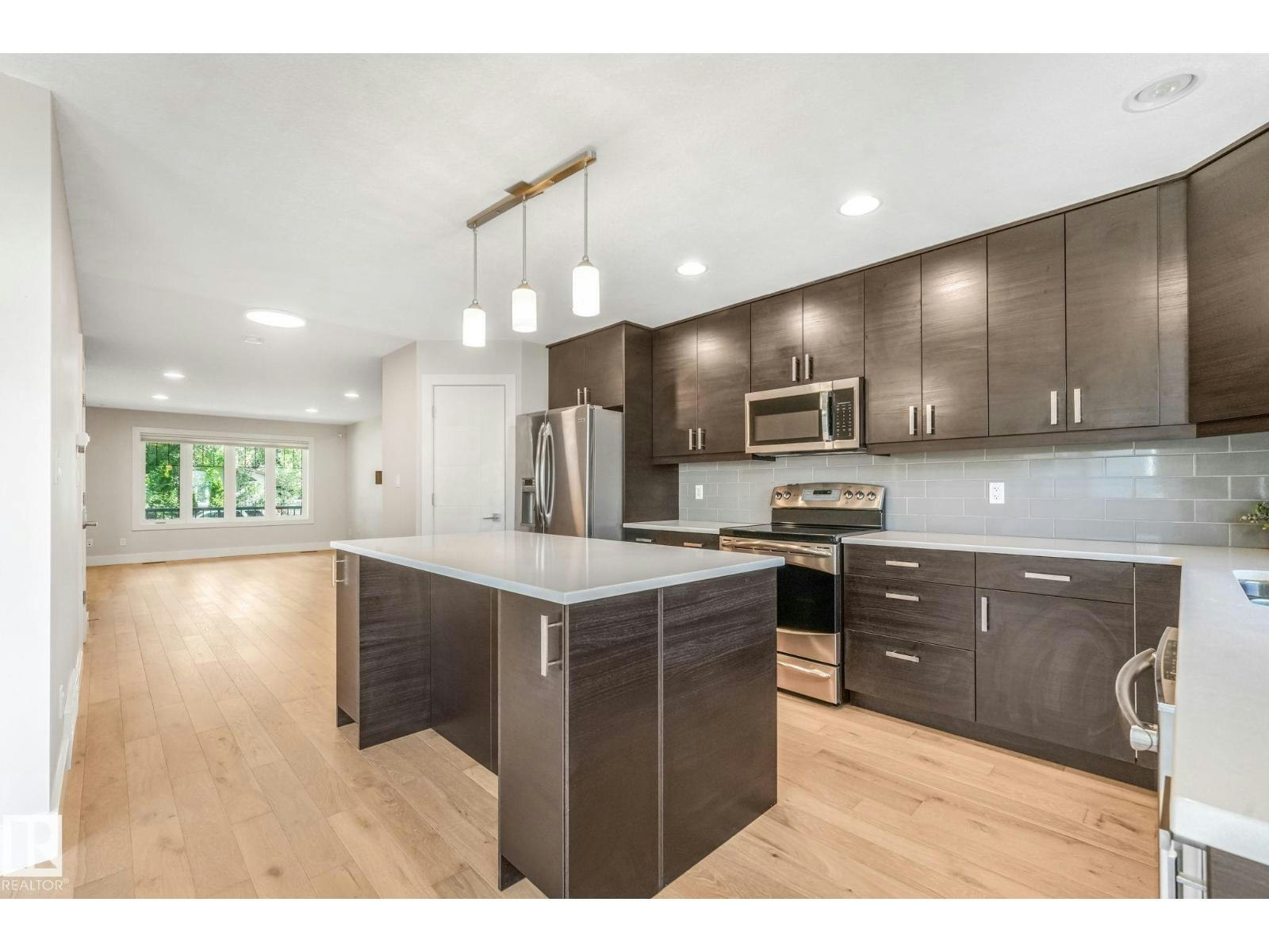 10433 70 Avenue NW, Edmonton, AB, T6H 2E7