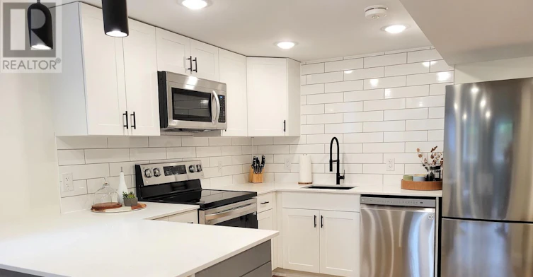 B-2075 Balharrie Avenue, Ottawa, ON, K1G 1G2 - 7