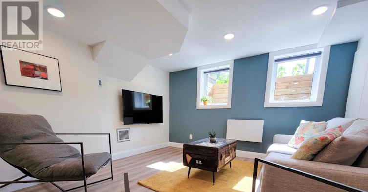B-2075 Balharrie Avenue, Ottawa, ON, K1G 1G2 - 2