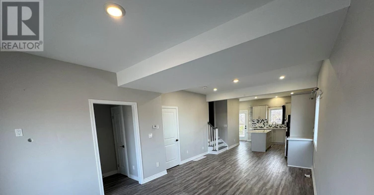 1 UPPER-8196 Mcleod Road, Niagara Falls, ON, L2H 3T6 - 4
