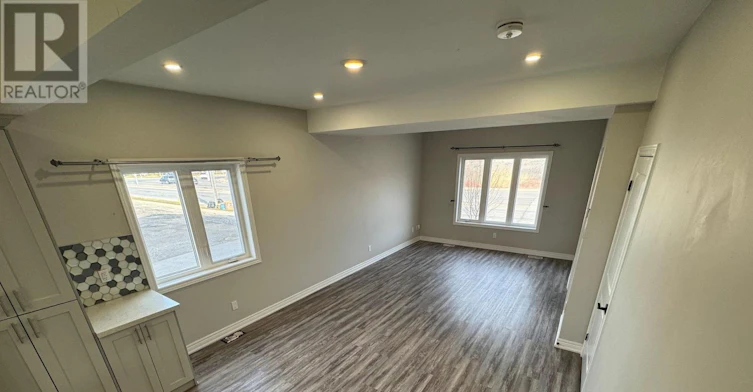 1 UPPER-8196 Mcleod Road, Niagara Falls, ON, L2H 3T6 - 11