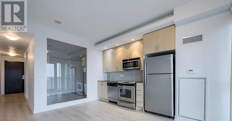 2722-165 Legion Road N, Toronto, ON, M8Y 0B3 - 4