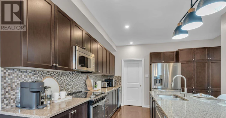 208 Alex Polowin Avenue, Manotick, ON, K2J 6E8 - 11