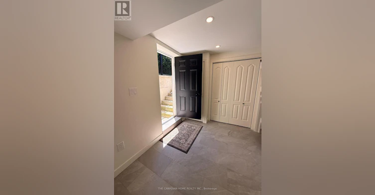 LOWER-31 Brenlyn Court, Hamilton, ON, L9C 4N8 - 4