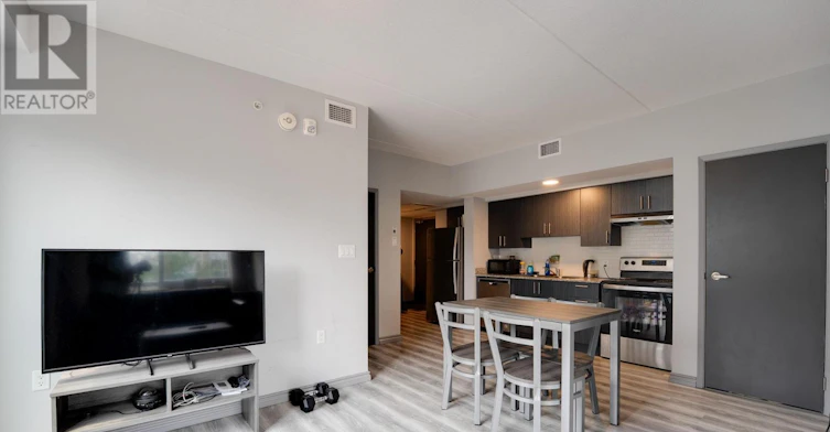 H203-275 Larch Street, Waterloo, ON, N2L 3R2 - 8