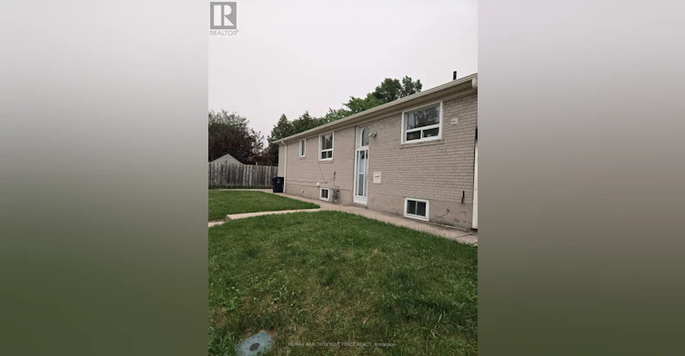 103 Santamonica Boulevard, Toronto, ON, M1L 4H3 - 4