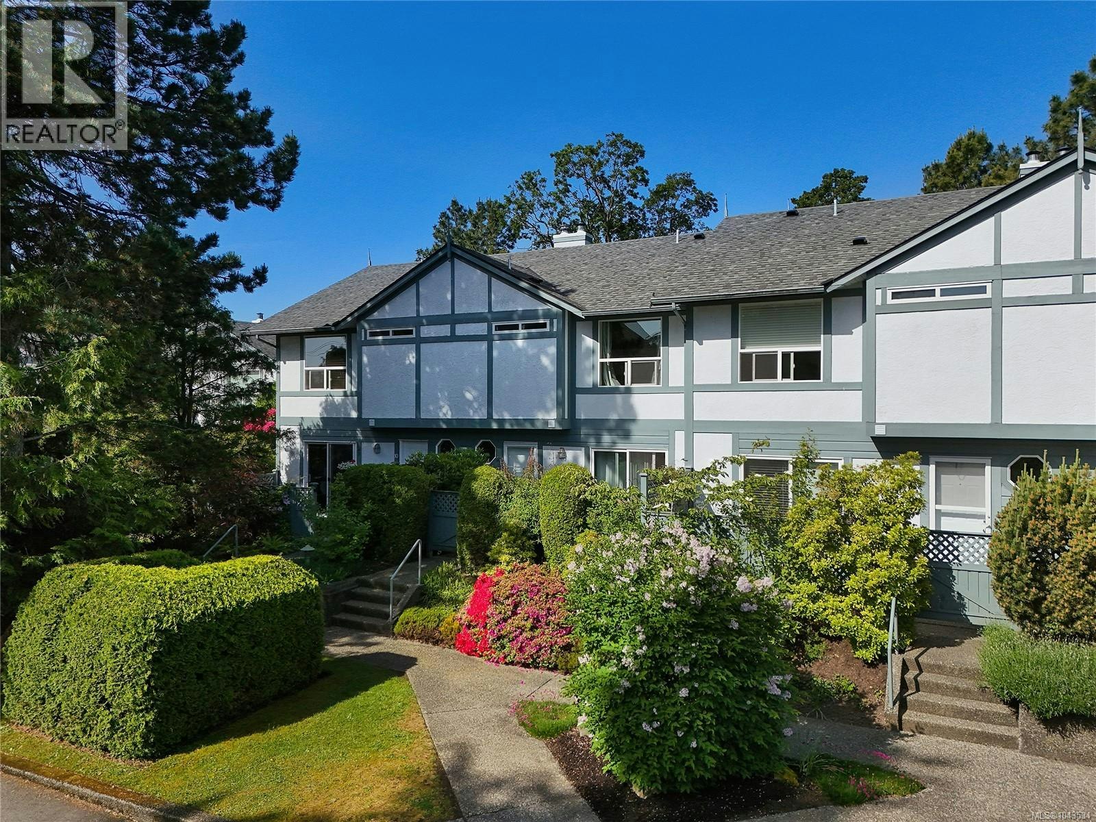 10-3008 Quadra Street, Victoria, BC, V8T 4G3
